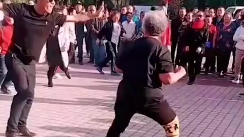 视频素材 广场舞灵魂舞者_名场面魔性视频素材